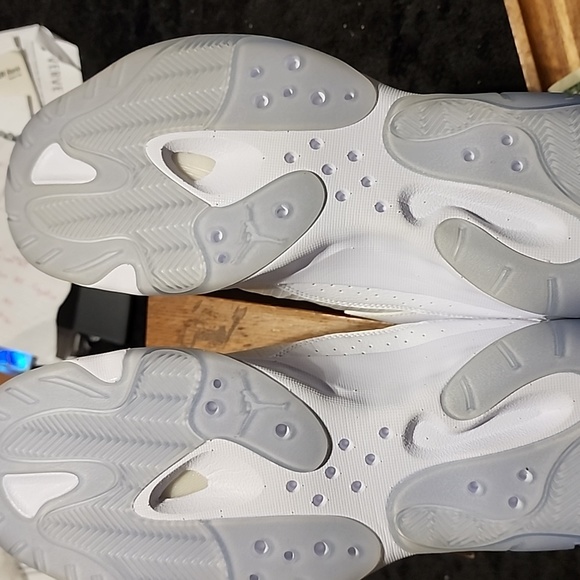 Jordan 11 CMFT Cherry Red Low Men's size 11 NWT Deadstock - Picture 5 of 11